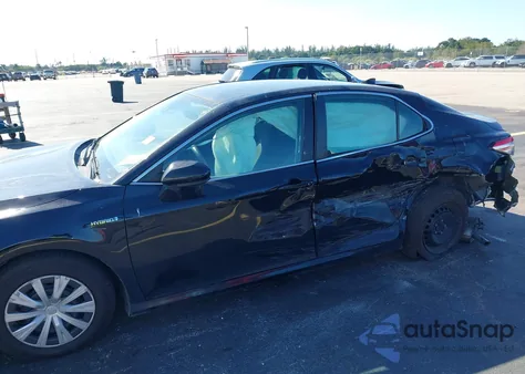 2020 Toyota Camry Le z USA, uszkodzony, nr VIN 4T1C31AK7LU527276